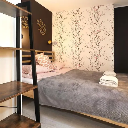 Cozzi شقة غدينيا